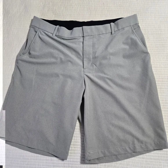 Men's Nike Golf Shorts Size 36 Gray CU9740-003 - Picture 2 of 11